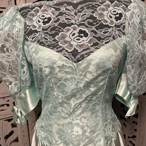 ALFRED ANGELO VINTAGE 80’s PALE AQUA BLUE LACE & SATIN FORMAL DRESS GOWN - Picture 3 of 15